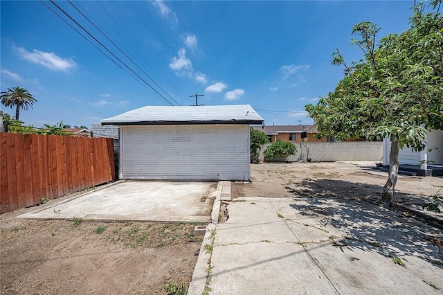 1113 W 78th St, Los Angeles, CA 90044 - view of garage