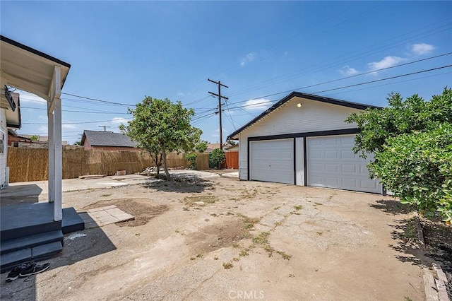 1113 W 78th St, Los Angeles, CA 90044 - view of detached garage
