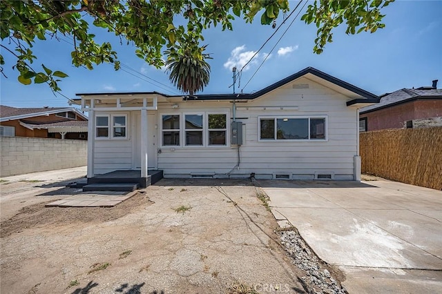 1113 W 78th St, Los Angeles, CA 90044 - rear view of property with crawl space and a patio area