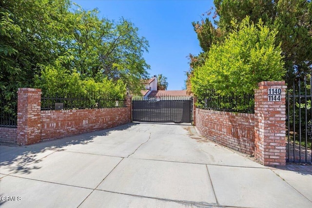 1140 W Lancaster Blvd, Lancaster, CA 93534 - gate featuring a fenced front yard