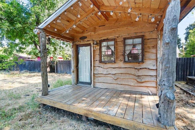 6685 Navajoa Ave, Atascadero, CA 93422 - wooden terrace featuring a fenced backyard