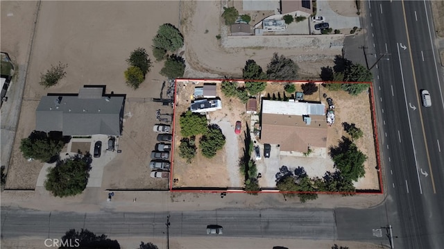 7323 Oakwood Ave, Hesperia, CA 92345 - aerial view of property and surrounding area featuring property boundaries highlighted