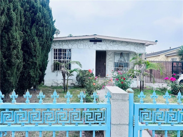 418 W 103rd St, Los Angeles, CA 90003 - view of front of house featuring a fenced front yard and stucco siding