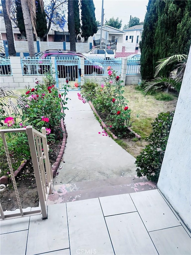 418 W 103rd St, Los Angeles, CA 90003 - view of property's community