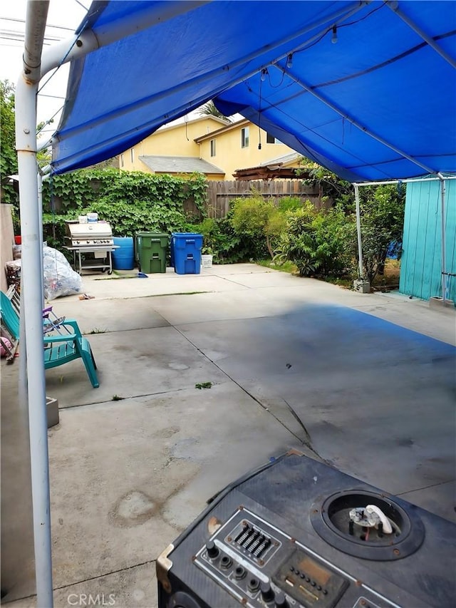 418 W 103rd St, Los Angeles, CA 90003 - view of patio featuring grilling area