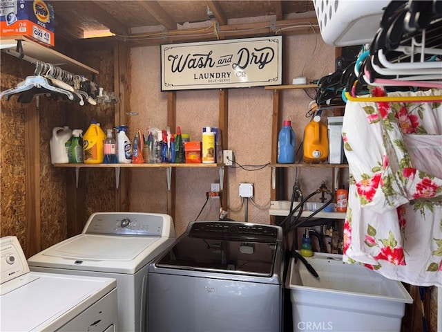 516 N Brand Blvd, San Fernando, CA 91340 - laundry room featuring washer and dryer