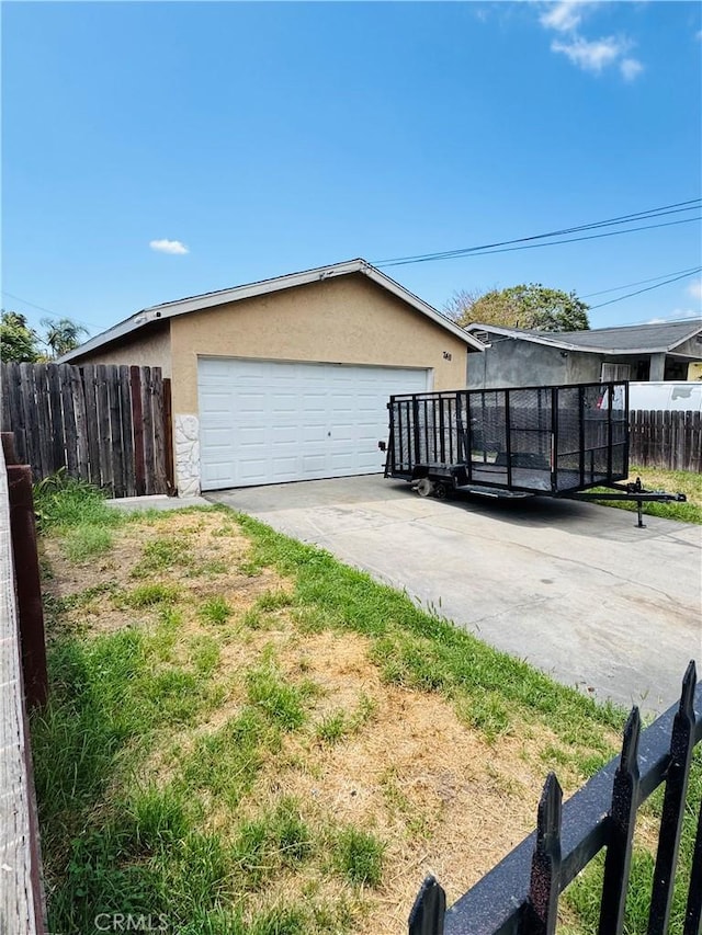 7411 Elsie St, Los Angeles, CA 90001 - view of side of property featuring stucco siding and a garage