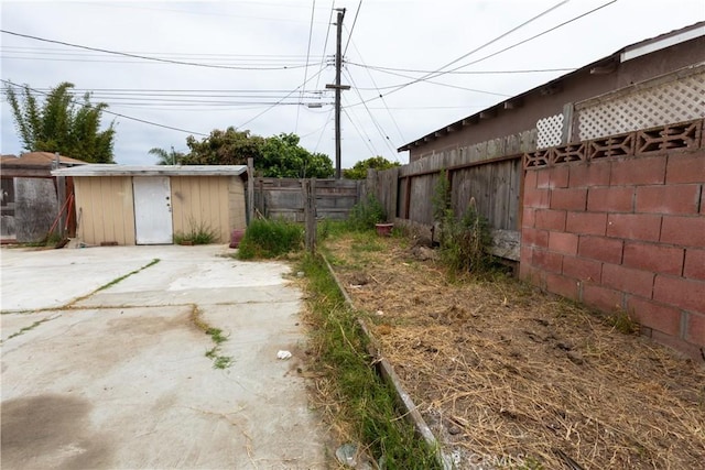 2820 S M St, Oxnard, CA 93033 - fenced backyard with a storage shed and a patio area