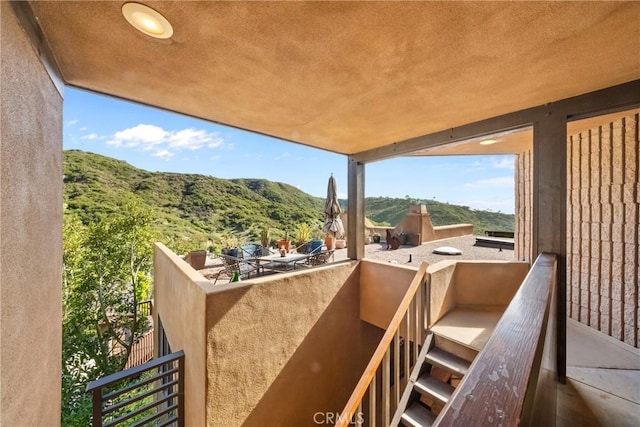 1372 Morningside Dr, Laguna Beach, CA 92651 - balcony featuring a mountain view