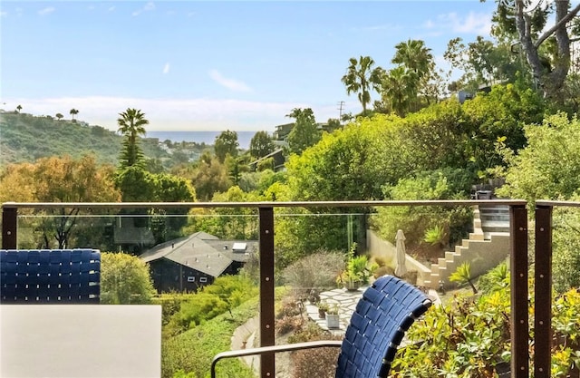 1372 Morningside Dr, Laguna Beach, CA 92651 - balcony featuring stairway