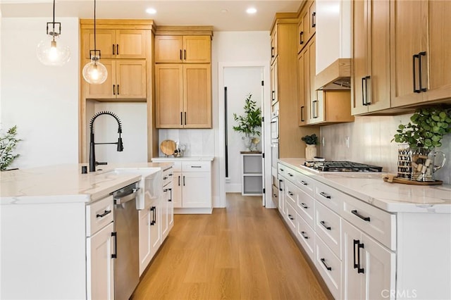 5891 Crestmoor Dr, Paradise, CA 95969 - kitchen featuring stainless steel appliances, light wood-style flooring, light stone counters, decorative backsplash, and recessed lighting