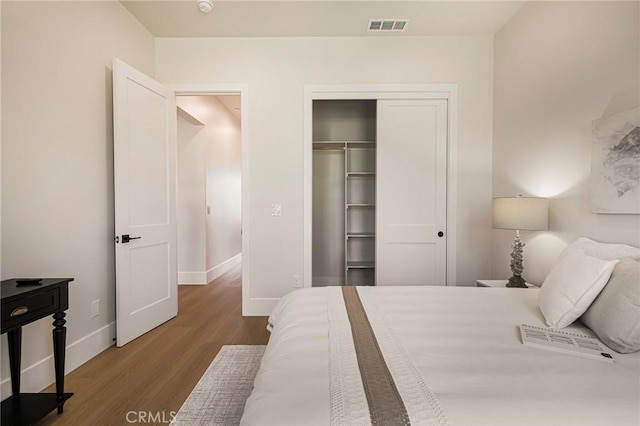 5891 Crestmoor Dr, Paradise, CA 95969 - bedroom featuring wood finished floors and a closet