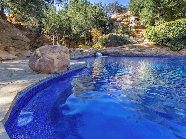 11485 Awenita Ct, Chatsworth, CA 91311 - view of outdoor pool