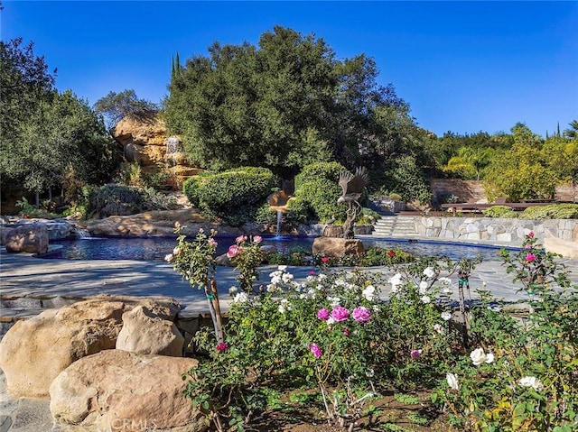 11485 Awenita Ct, Chatsworth, CA 91311 - view of pool with a garden pond