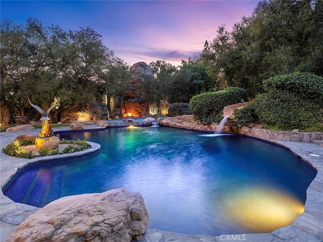 11485 Awenita Ct, Chatsworth, CA 91311 - view of outdoor pool
