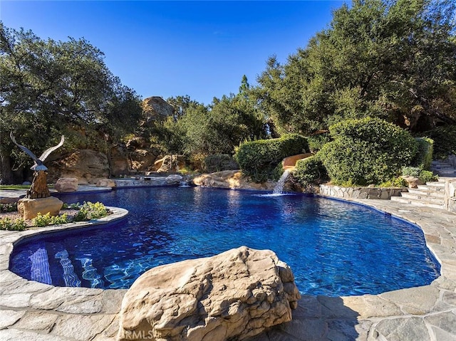 11485 Awenita Ct, Chatsworth, CA 91311 - view of outdoor pool