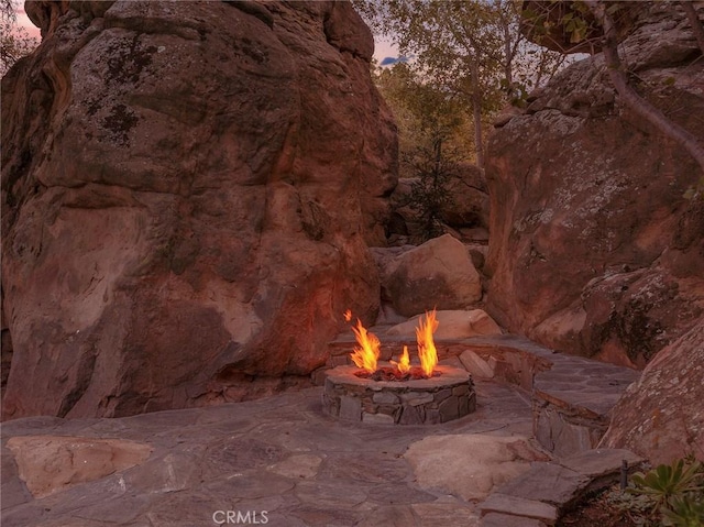 11485 Awenita Ct, Chatsworth, CA 91311 - exterior view of a fire pit