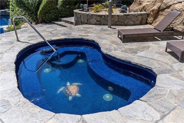 11485 Awenita Ct, Chatsworth, CA 91311 - outdoor pool with an in-ground hot tub and a patio