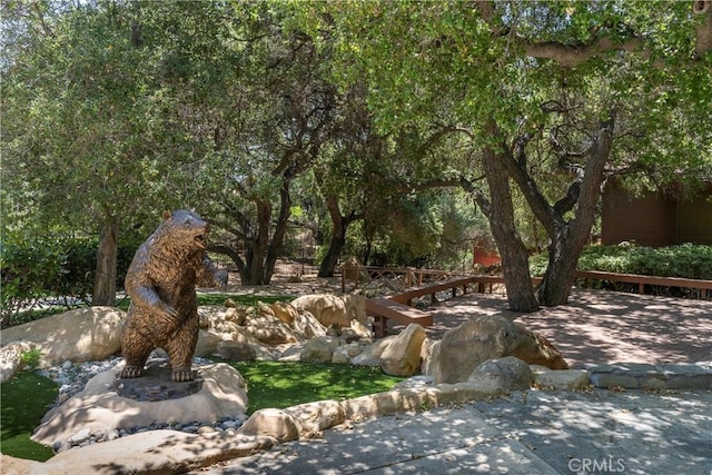 11485 Awenita Ct, Chatsworth, CA 91311 - view of yard featuring a patio