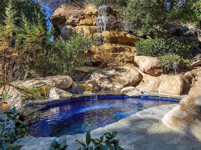 11485 Awenita Ct, Chatsworth, CA 91311 - view of outdoor pool