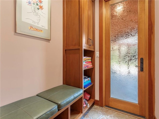 11485 Awenita Ct, Chatsworth, CA 91311 - view of mudroom