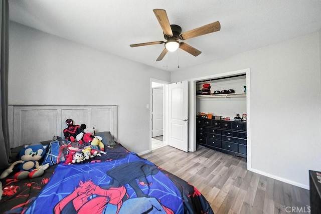 149 S Mistletoe Ave, San Jacinto, CA 92583 - bedroom featuring wood finished floors, a ceiling fan, and a closet