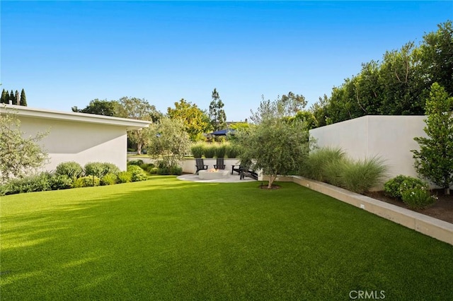 2301 Santiago Dr, Newport Beach, CA 92660 - view of yard with a patio area
