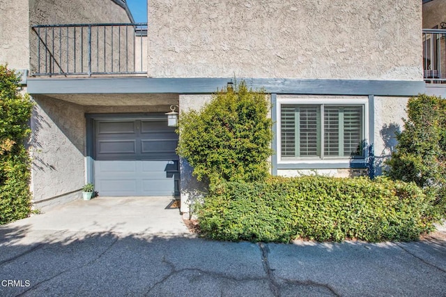 808 Magnolia Ave Unit 3, Pasadena, CA 91106 - entrance to property featuring stucco siding, a balcony, driveway, and an attached garage