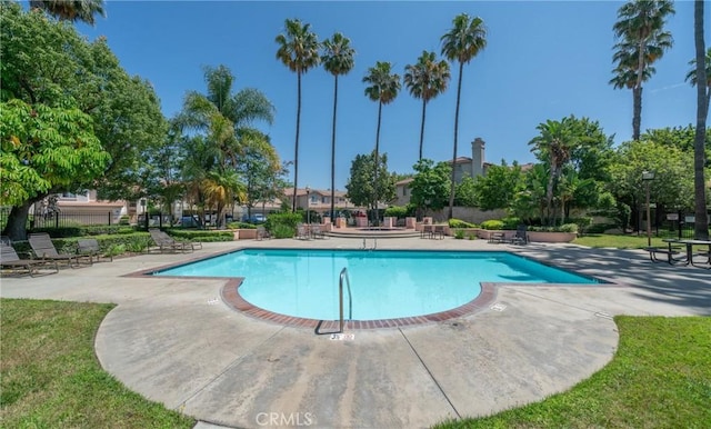 575 E Nubia St, Covina, CA 91722 - community pool with a patio area