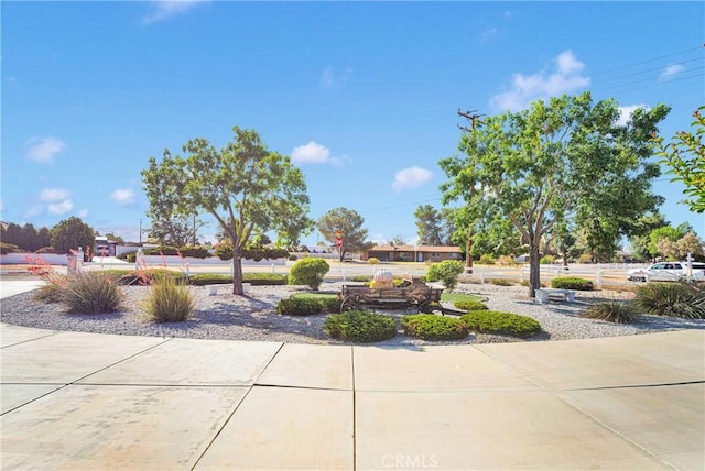14908 Dakota Rd, Apple Valley, CA 92307 - view of home's community