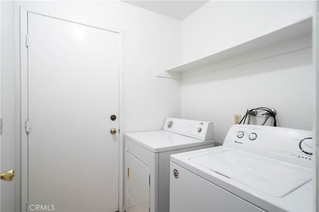 37224 Halfmoon Dr, Palmdale, CA 93550 - laundry area with washer and clothes dryer