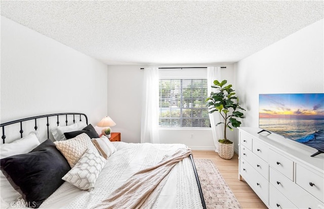 1442 Brett Pl Unit 31, San Pedro, CA 90732 - bedroom with light wood-style flooring and a textured ceiling