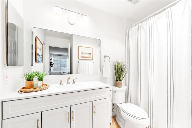 1442 Brett Pl Unit 31, San Pedro, CA 90732 - bathroom with vanity and a shower with curtain
