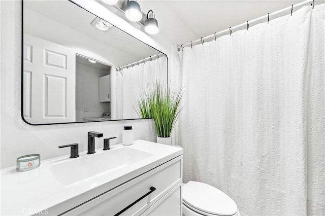 1442 Brett Pl Unit 31, San Pedro, CA 90732 - bathroom with vanity and curtained shower