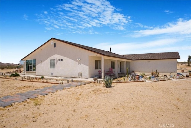 61975 La Brisa Dr, Joshua Tree, CA 92252 - rear view of property featuring stucco siding