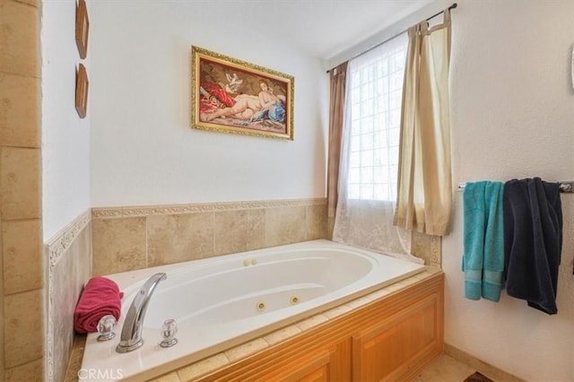 61975 La Brisa Dr, Joshua Tree, CA 92252 - bathroom featuring healthy amount of natural light and a jetted tub