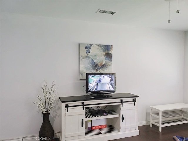 3003 Dalton Ave, Los Angeles, CA 90018 - detailed view of wood finished floors and baseboards