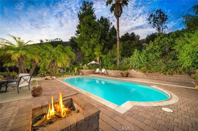 30050 Cabo Del Oeste, Highland, CA 92346 - swimming pool featuring a fire pit and a patio area