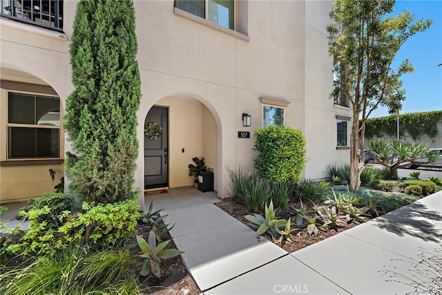 527 S Motif St, Anaheim, CA 92805 - property entrance with stucco siding