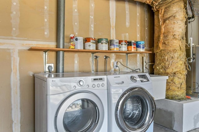 7384 Ballinger, San Diego, CA 92119 - laundry area with independent washer and dryer