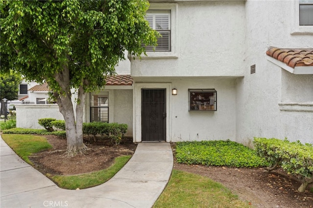 9765 Alburtis Ave Unit 131, Santa Fe Springs, CA 90670 - entrance to property with stucco siding and a tiled roof