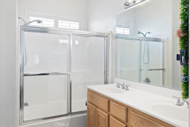 253 Kieswetter St, Colton, CA 92324 - full bath featuring enclosed tub / shower combo and double vanity