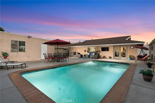 2415 Casa Grande St, Pasadena, CA 91104 - swimming pool with a patio area and an outdoor living space