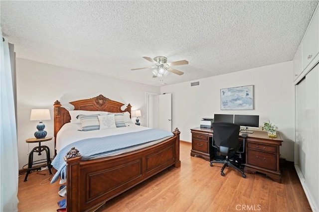 2415 Casa Grande St, Pasadena, CA 91104 - bedroom with a desk, light wood-type flooring, a textured ceiling, a closet, and a ceiling fan