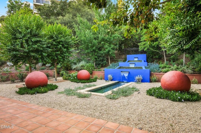 1897 Braemar Rd, Pasadena, CA 91103 - view of yard
