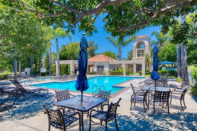 17 Siena, Laguna Niguel, CA 92677 - community pool with a patio area