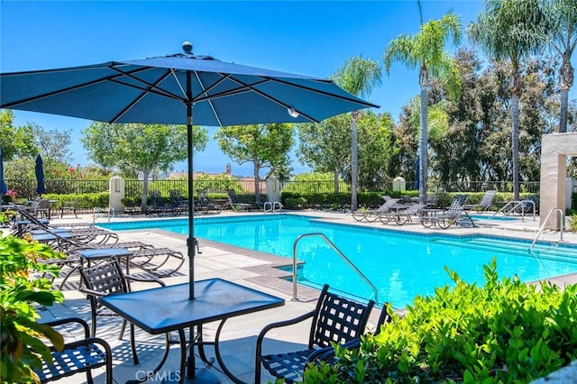 17 Siena, Laguna Niguel, CA 92677 - community pool with a patio area