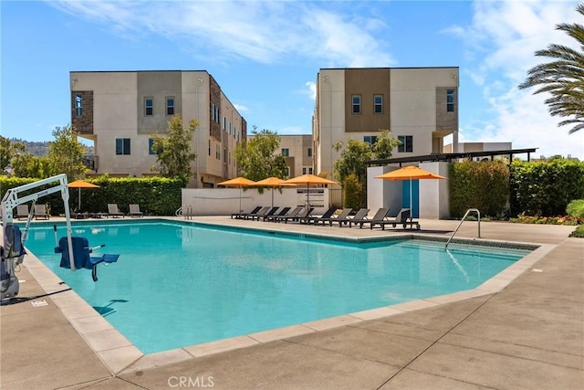 27636 S Evergreen Pl, San Pedro, CA 90732 - community pool with a patio