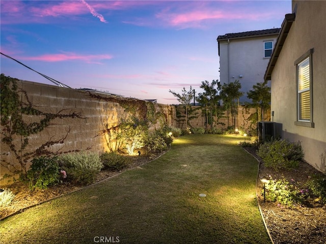 27636 S Evergreen Pl, San Pedro, CA 90732 - yard at dusk featuring a fenced backyard