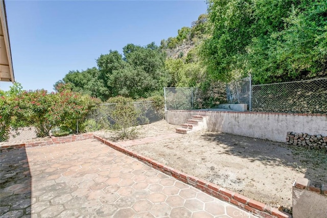 10919 Terecita Rd, Tujunga, CA 91042 - fenced backyard featuring a patio area